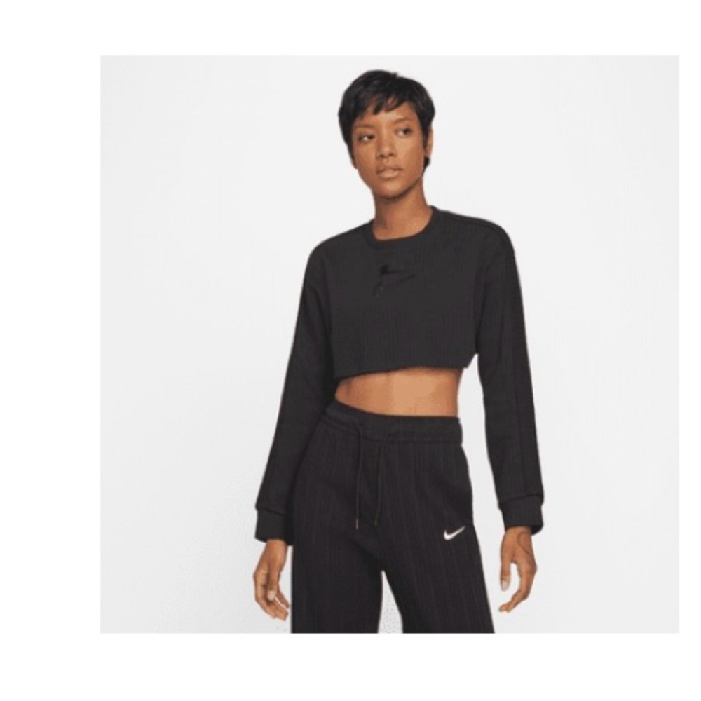 Nike Women's Black Cropped Top
